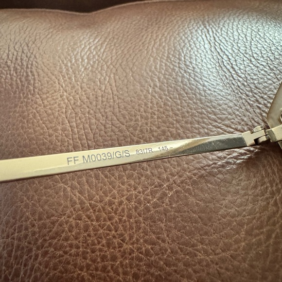 Fendi White and Black Oversized Sunglasses with Geometric Pattern - Picture 8 of 9